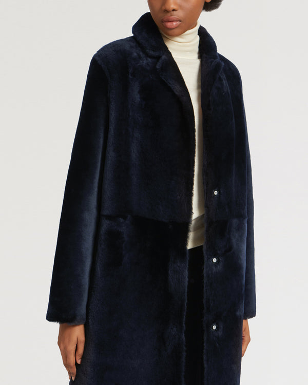 Lambskin coat with tailored collar