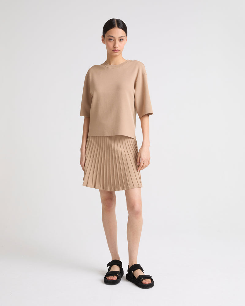 Short pleated knit skirt