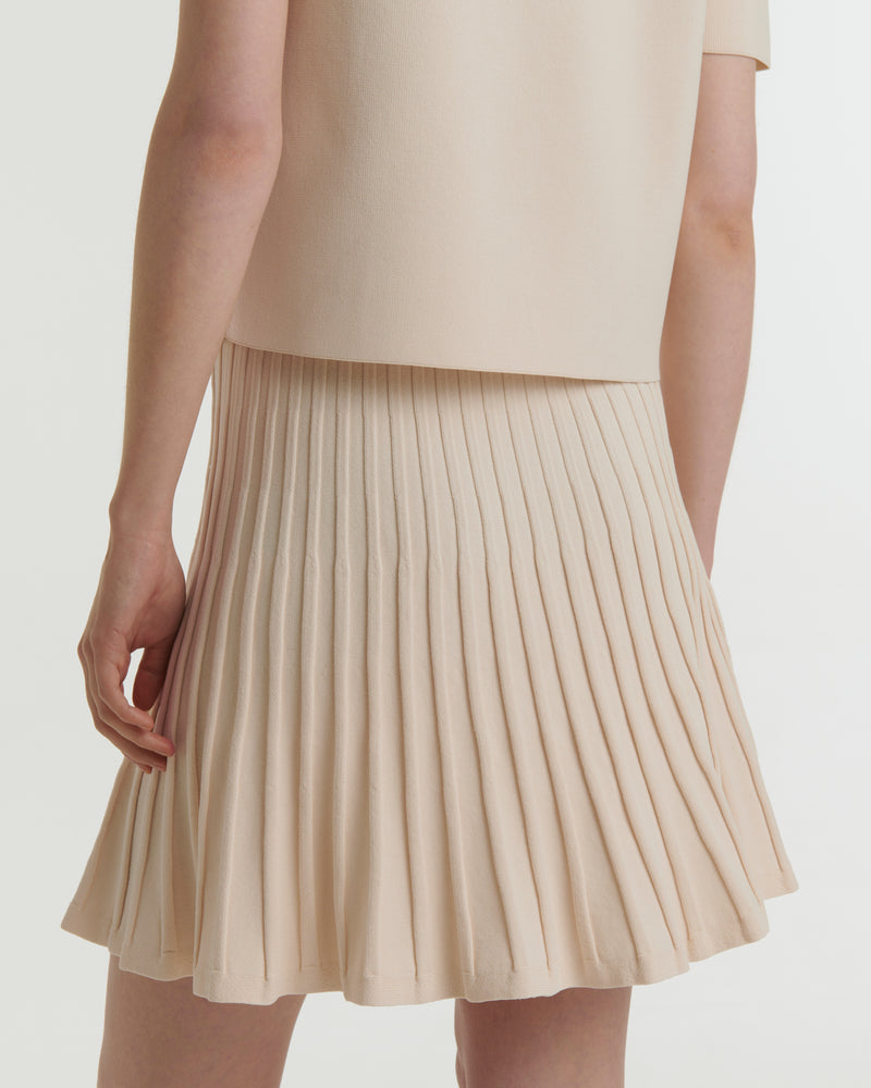 Short pleated skirt