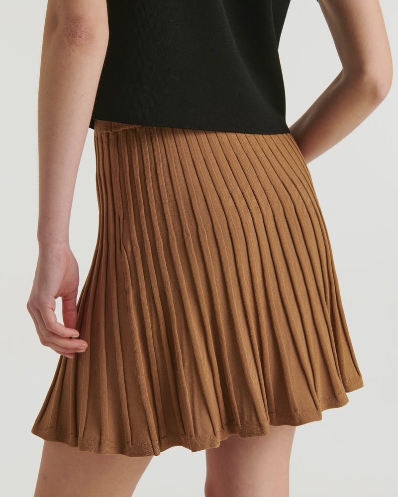 Short pleated skirt