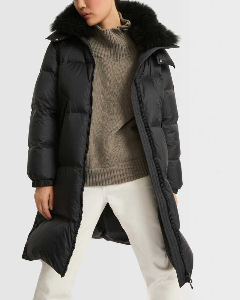 7/8 Long down jacket in water-repellent technical fabric with collar trim in fluffy lambswool