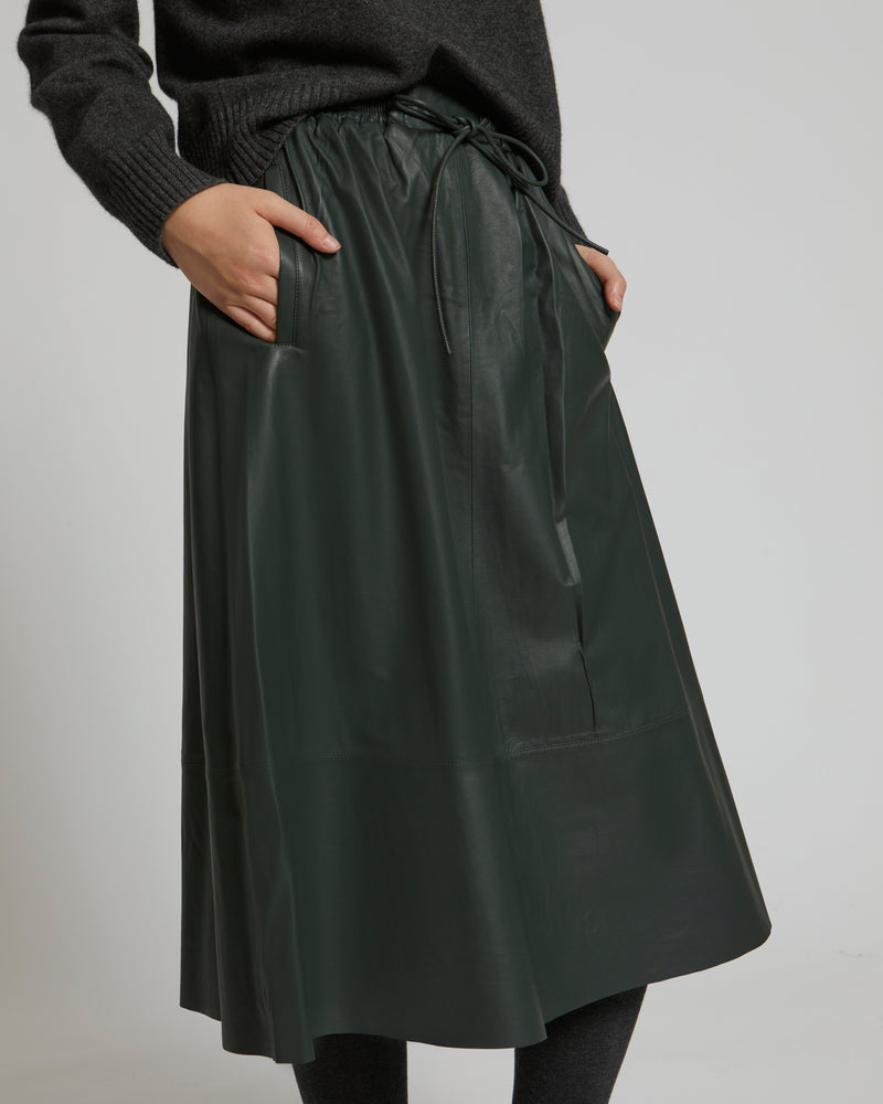 Flared skirt in lamb leather