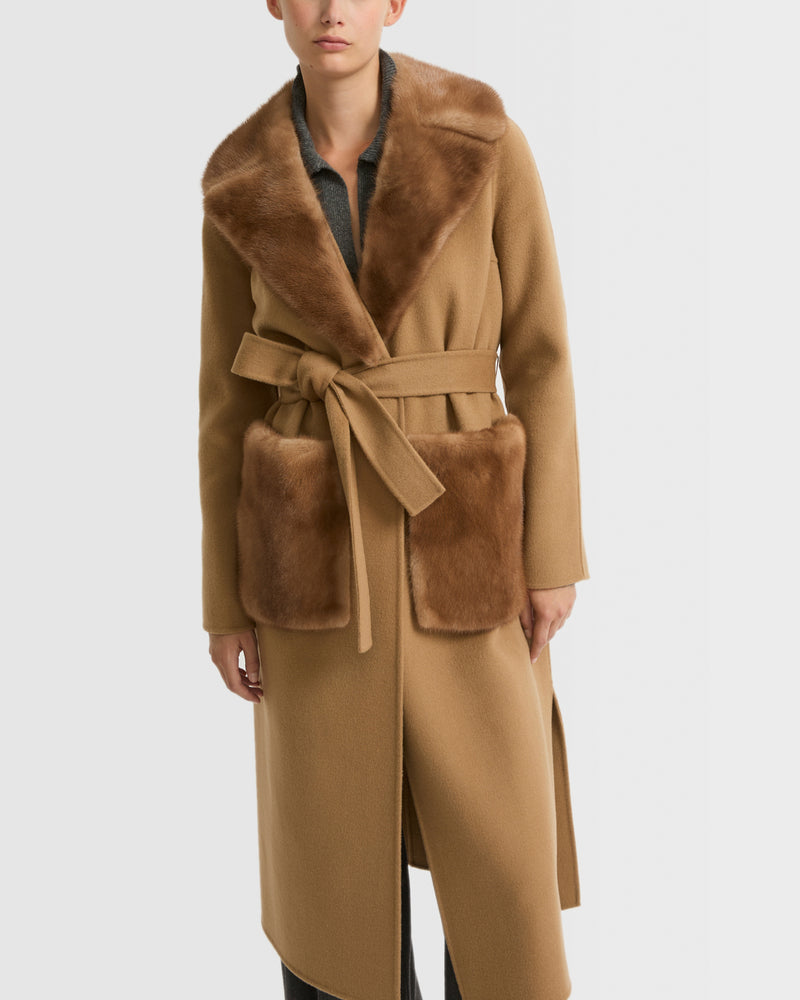 Belted coat in cashmere wool with mink fur collar and over-pockets