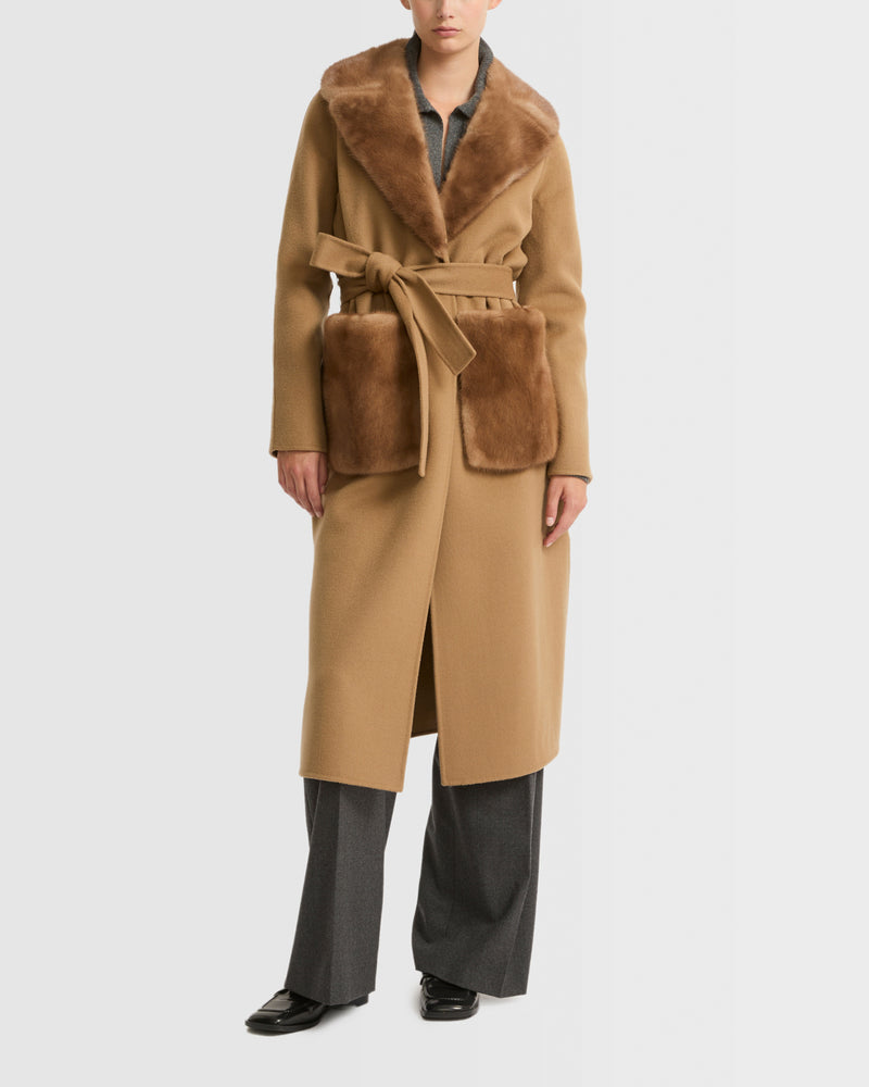 Belted coat in cashmere wool with mink fur collar and over-pockets