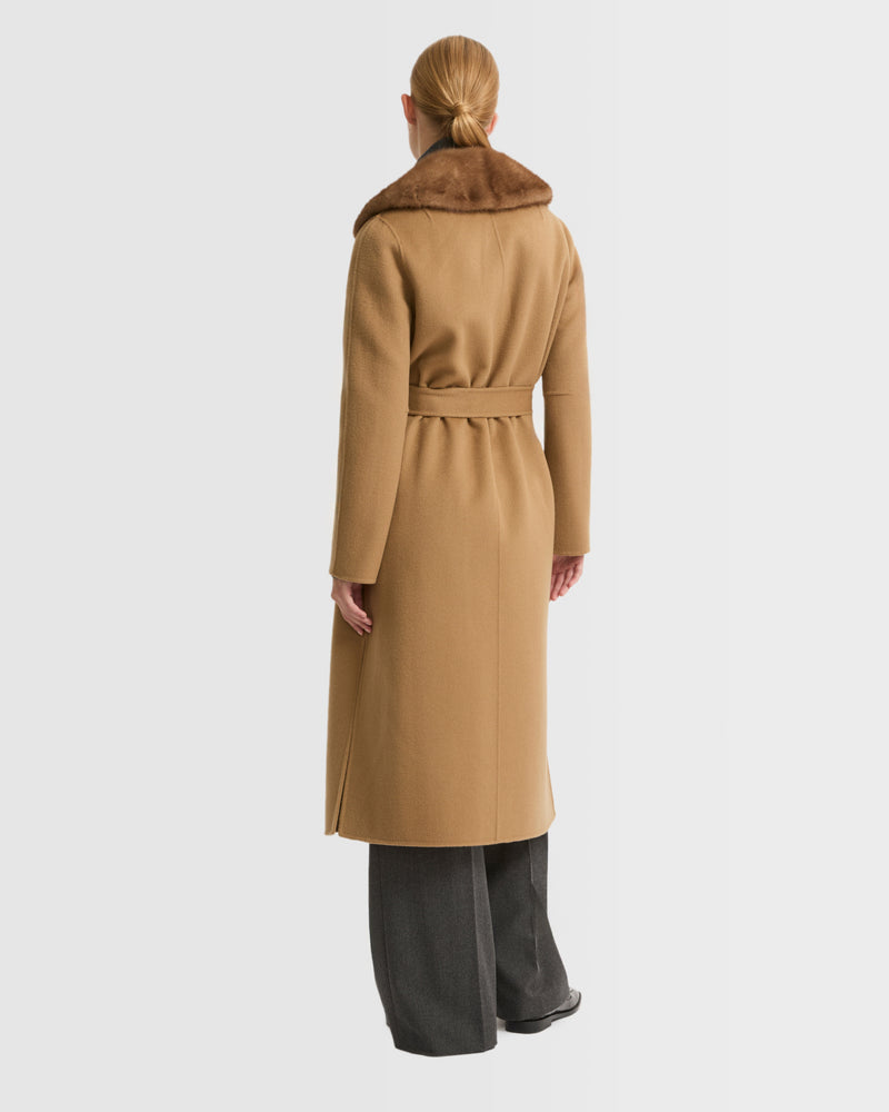 Belted coat in cashmere wool with mink fur collar and over-pockets