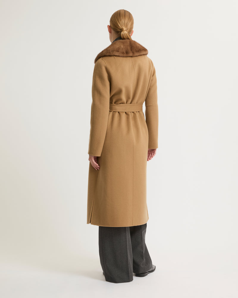 Belted coat in cashmere wool with mink fur collar and over-pockets - camel - Yves Salomon