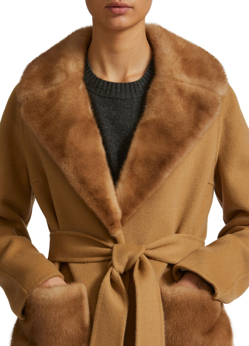 Belted coat in cashmere wool with mink fur collar and over-pockets