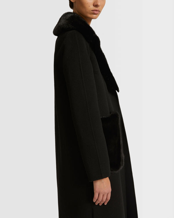 Belted coat in cashmere wool with mink fur collar and over-pockets