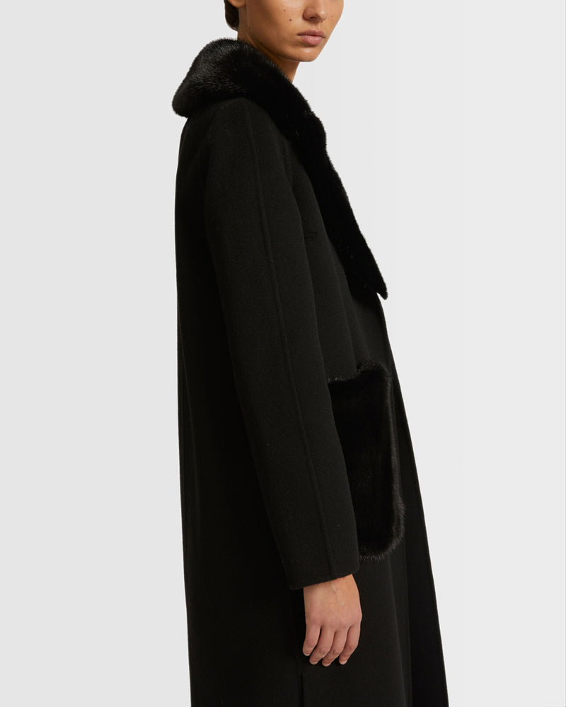 Belted coat in cashmere wool with mink fur collar and over-pockets