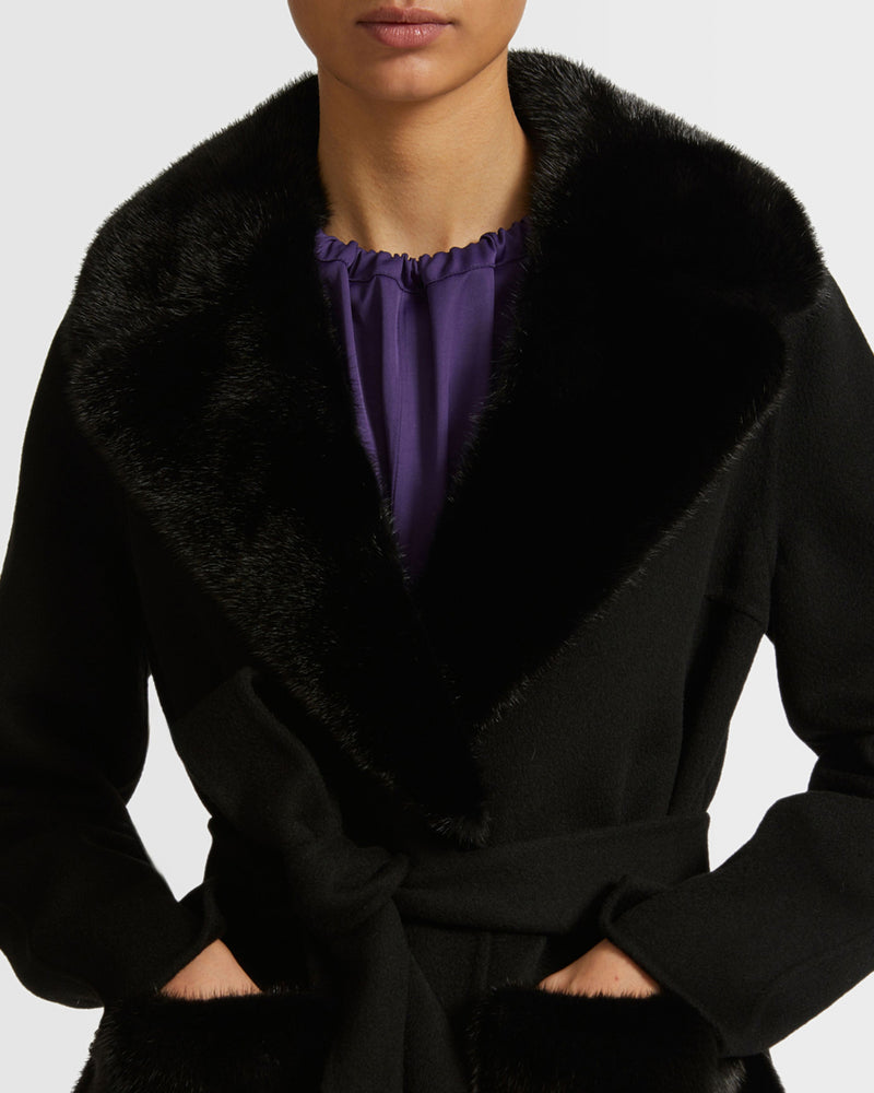 Belted coat in cashmere wool with mink fur collar and over-pockets