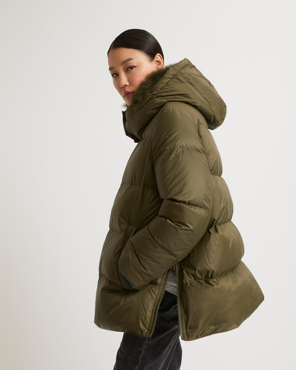 A line down jacket in water-repellent technical fabric with fluffy lambswool collar