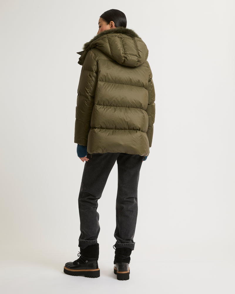 A line down jacket in water-repellent technical fabric with fluffy lambswool collar