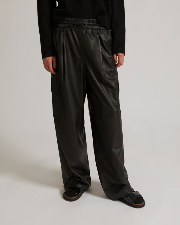 Cargo trousers in lamb leather