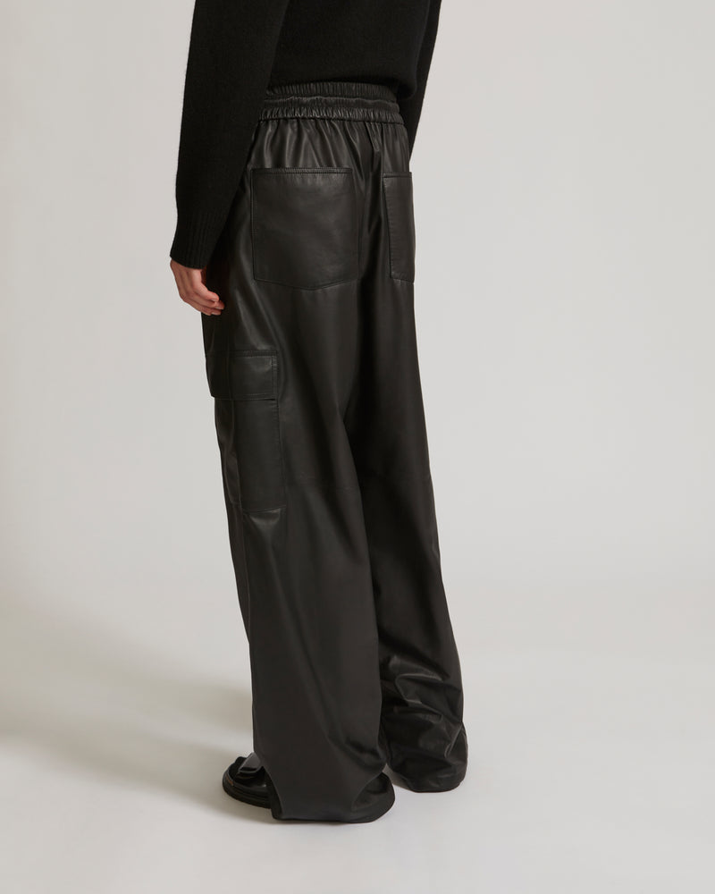 Cargo trousers in lamb leather