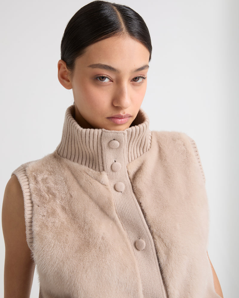 Short knitted gilet in merino and mink