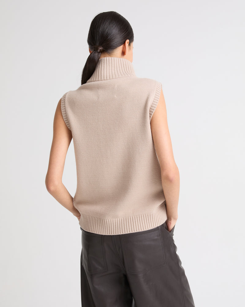 Short knitted gilet in merino and mink