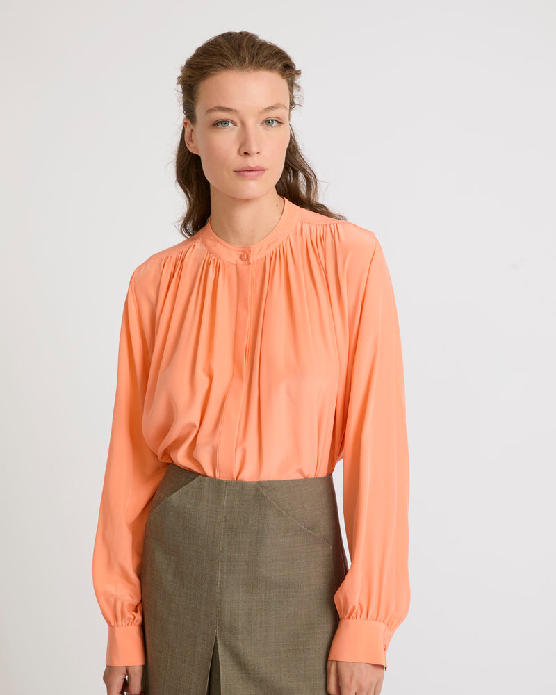 Pleated shirt in light silk crepe