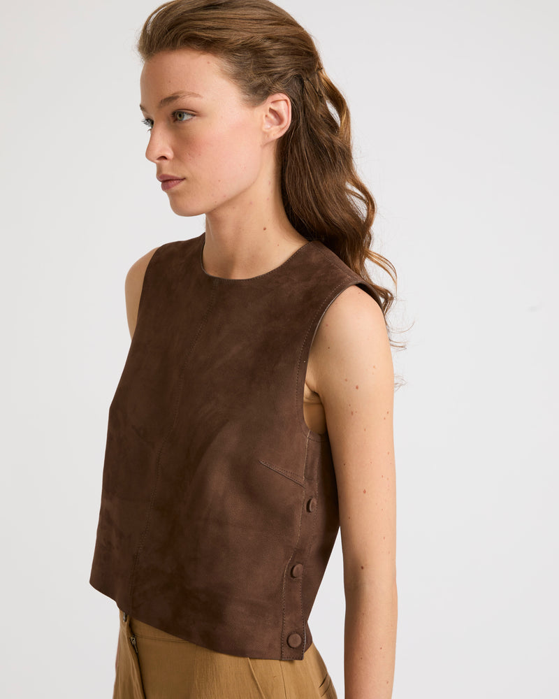 Sleeveless top in double-sided velour lamb leather