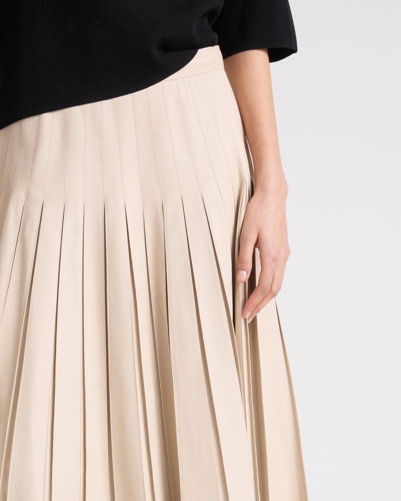 Pleated skirt in fine lamb leather