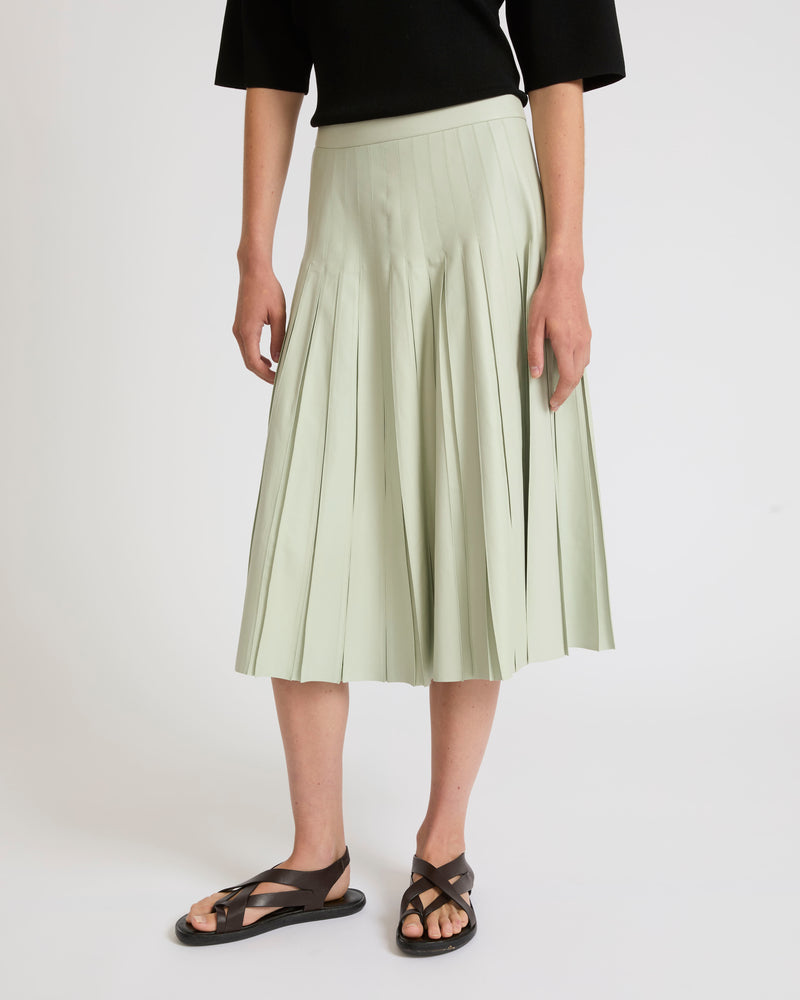 Pleated skirt in fine lamb leather