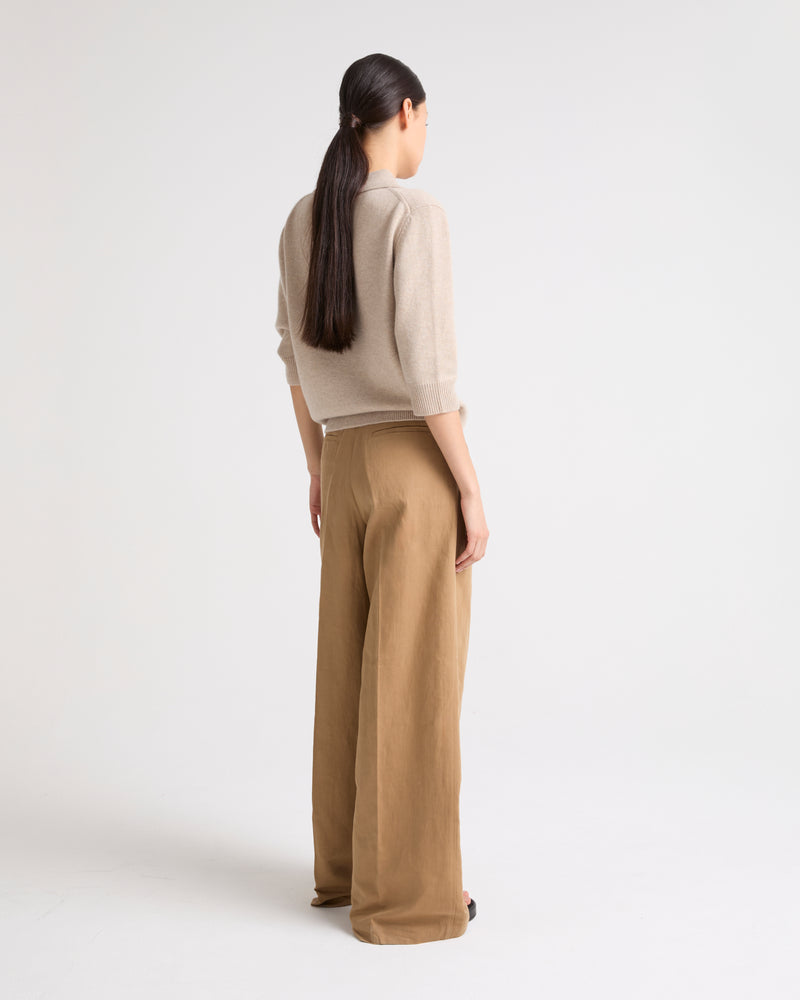 Pleated trousers in cotton-linen fabric