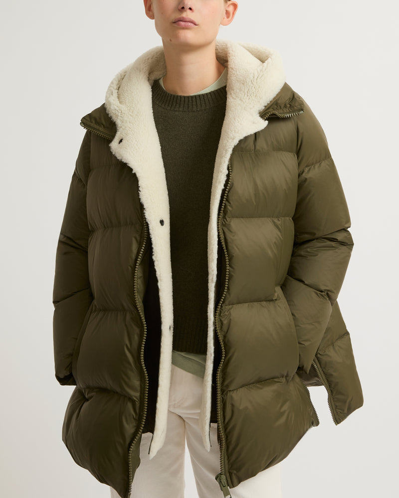 Hooded down jacket in nylon and lamb