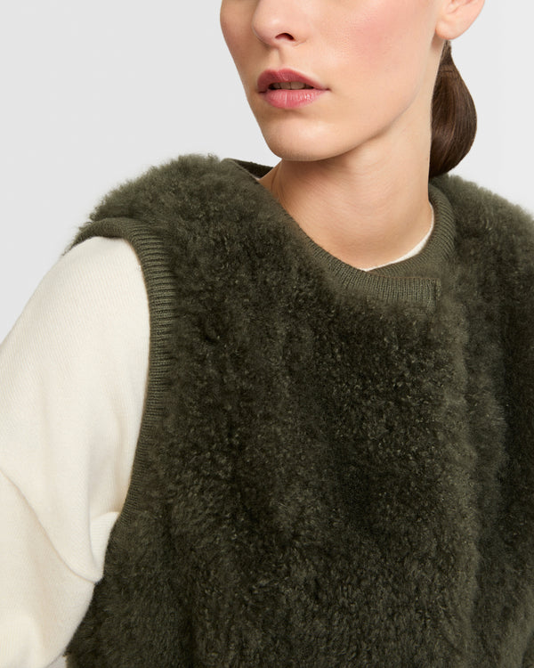 Long belted gilet in merino knit and lambskin