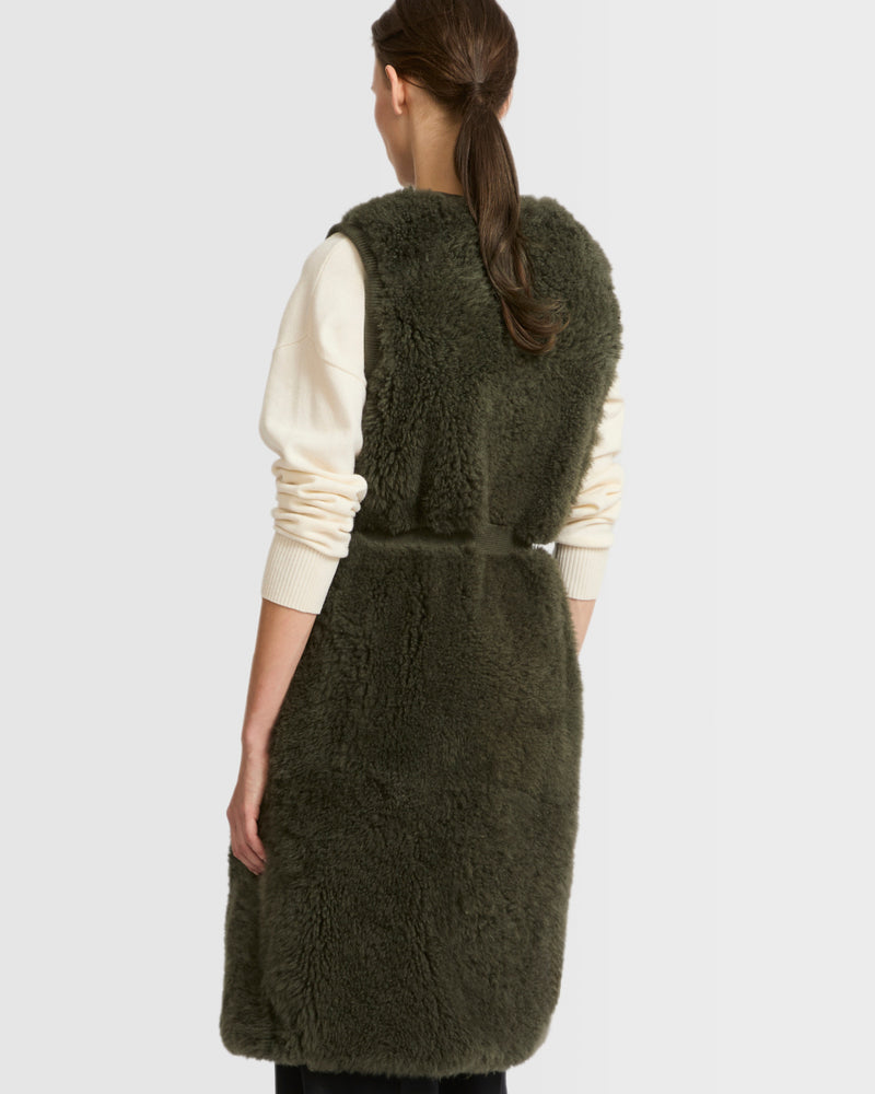 Long belted gilet in merino knit and lambskin