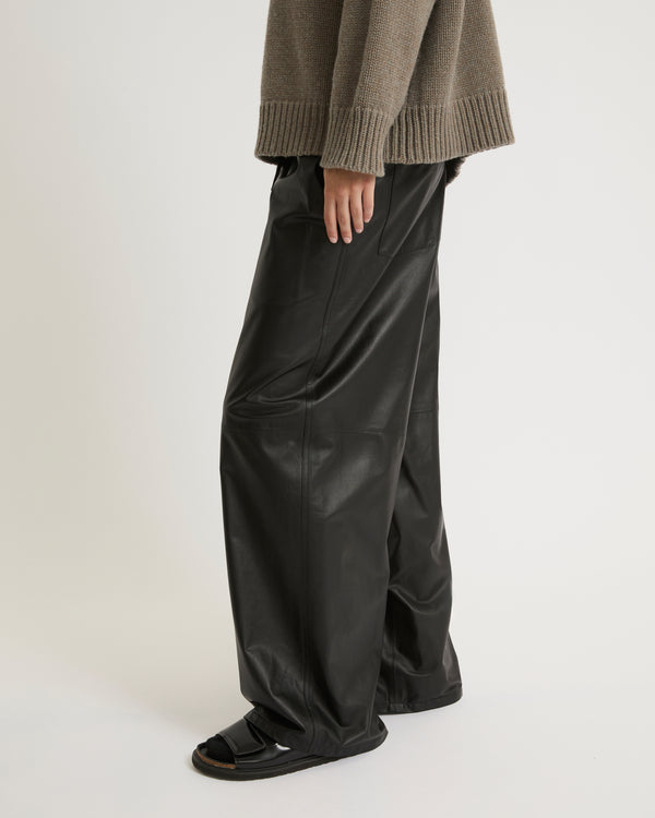 Wide-leg trousers in thin lambskin leather - black - Yves Salomon